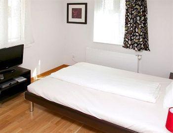 Swiss Star Guesthouse District 4 - Contactless Self Check-In Zurich Exterior photo